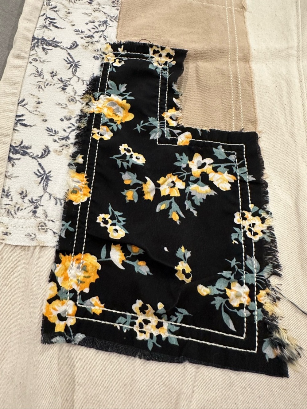 POL Patchwork Floral Jogger Pants Boho Distressed Embroidered Size M - Picture 8 of 11